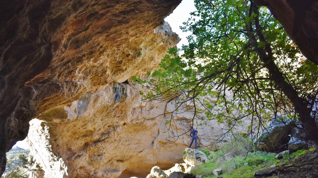 Caves on Kythera by Xenonas Fos ke Choros (4)