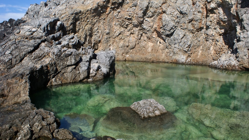 Magic green pool on Kythera by Xenonas Fos ke Choros (3)