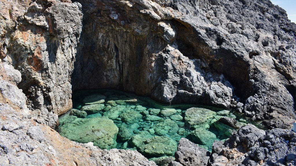 Magic green pool on Kythera by Xenonas Fos ke Choros (5)