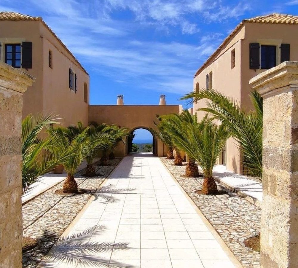 Xenonas Fos ke Choros - view